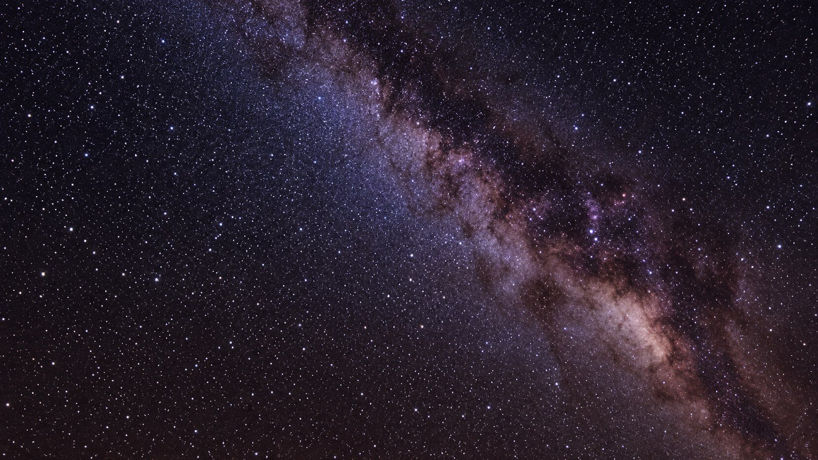 Via Láctea e estrelas no céu noturno do Deserto do Atacama